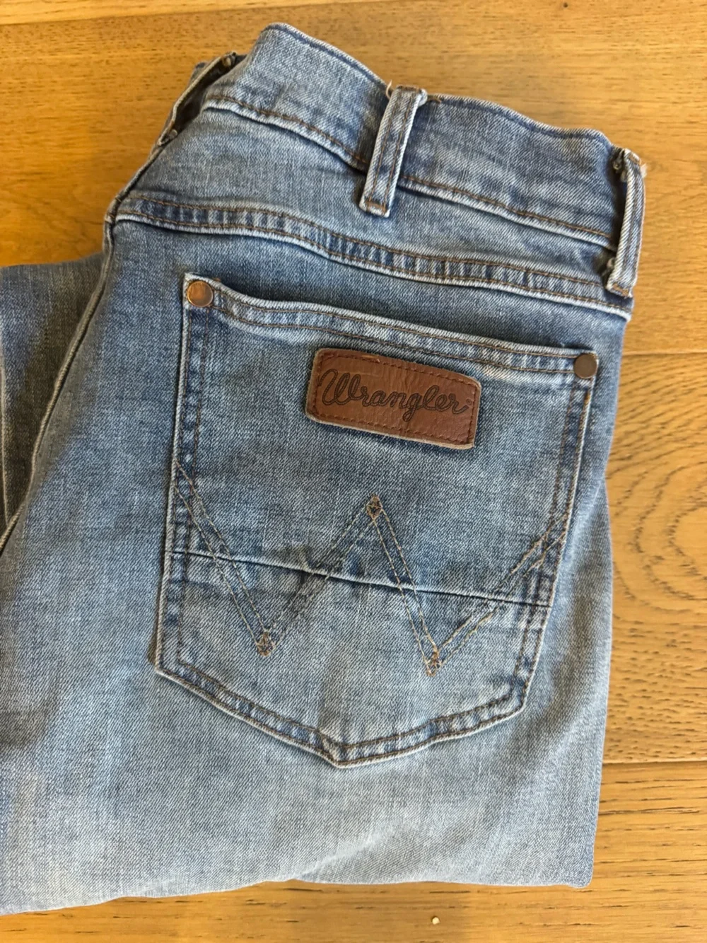 Wrangler Men’s Light Blue Relaxed Fit Denim Jeans